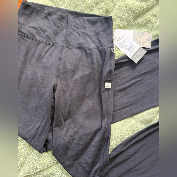 Vuori Halo Slim Flare Pant - Picture 4 of 6